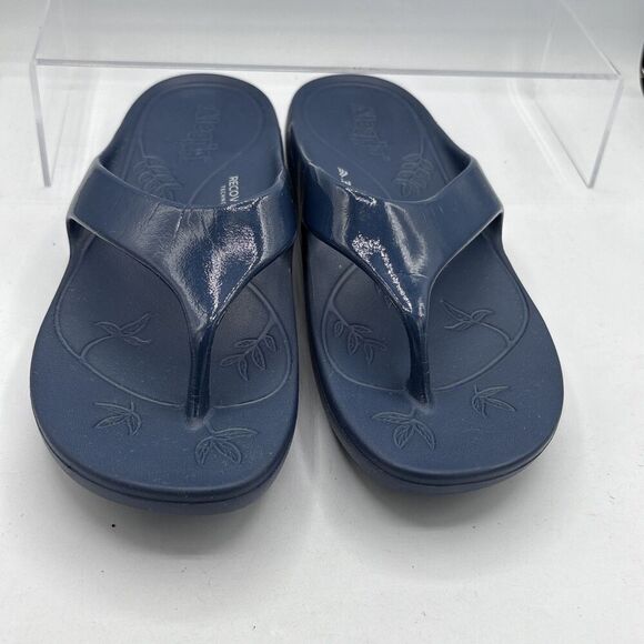 Alegria Ode Women’s Thong Sandals Navy Gloss 9.5-10 Slip On Comfort Arch Support - Picture 11 of 11